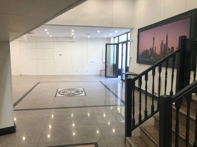 Office in Caluire-et-Cuire for lease - Lobby - Image 3 of 8