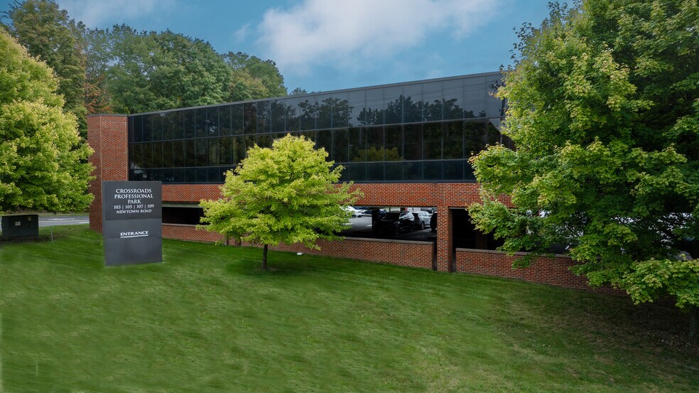 109 Newtown Rd, Danbury, CT à louer - Photo du bâtiment - Image 1 de 3