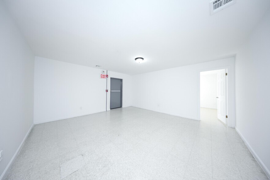 472 Netherland Ave, Staten Island, NY à vendre - Photo du bâtiment - Image 3 de 14