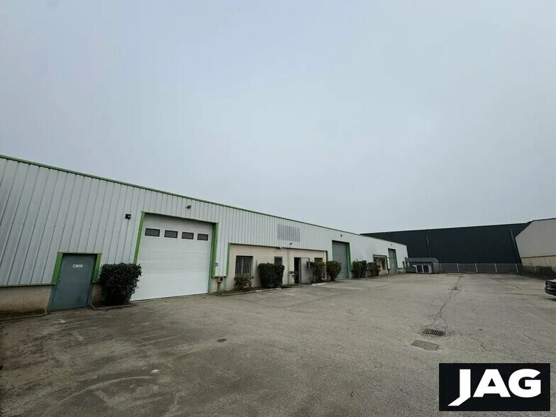 Flex dans Pusignan à louer - Photo du bâtiment - Image 1 de 10