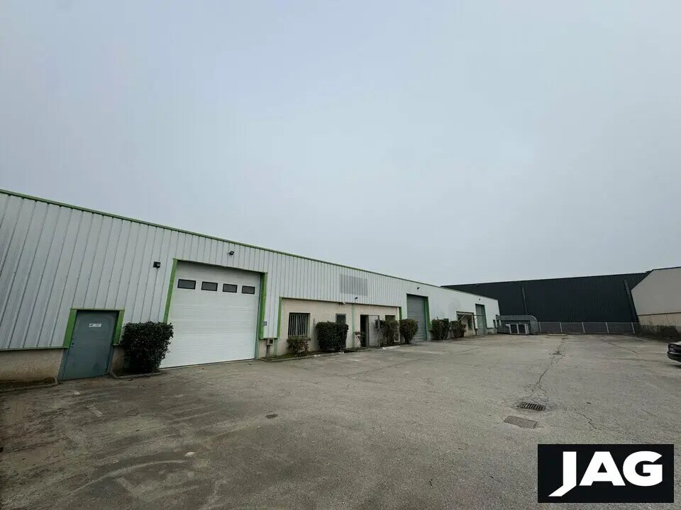 Flex dans Pusignan à louer Photo du bâtiment- Image 1 de 11