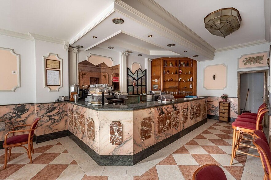 Pdta Francisco Javier Cob, 18, Granada, Granada for sale - Interior Photo - Image 1 of 16