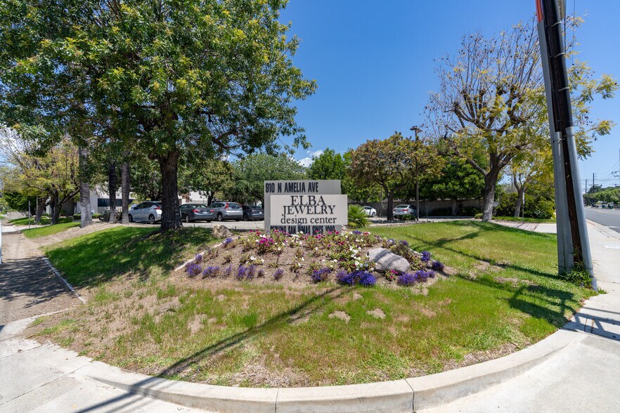 910 N Amelia Ave, San Dimas, CA à vendre - Photo du bâtiment - Image 2 de 16