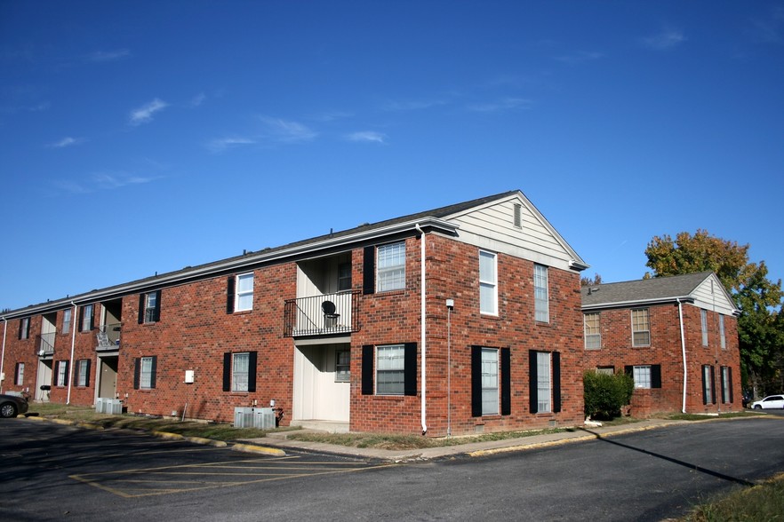 Multifamily in Carbondale, IL for sale - Primary Photo - Image 1 of 1