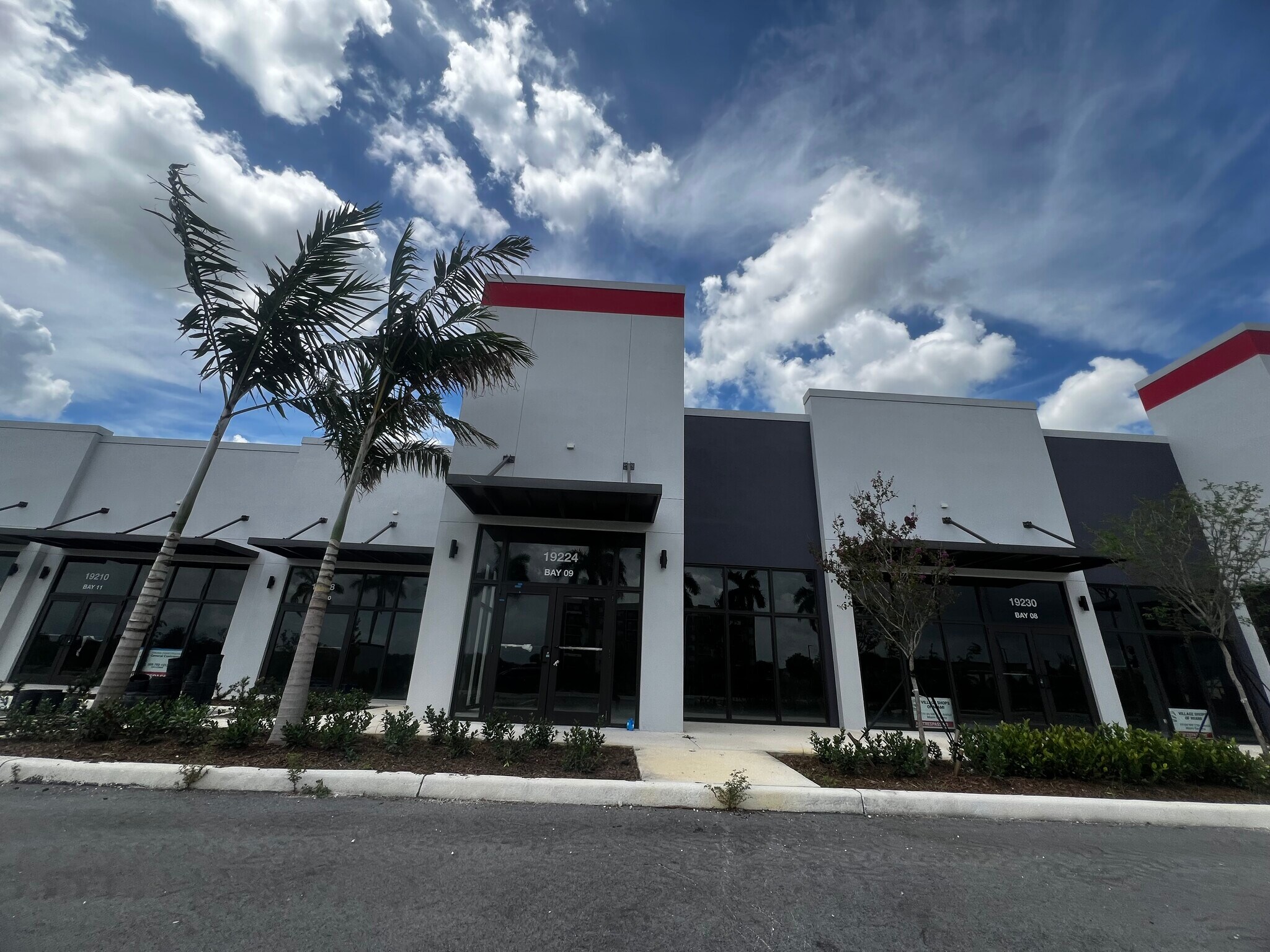 19184 NW 27th Ave, Miami Gardens, FL à louer Photo du bâtiment- Image 1 de 3