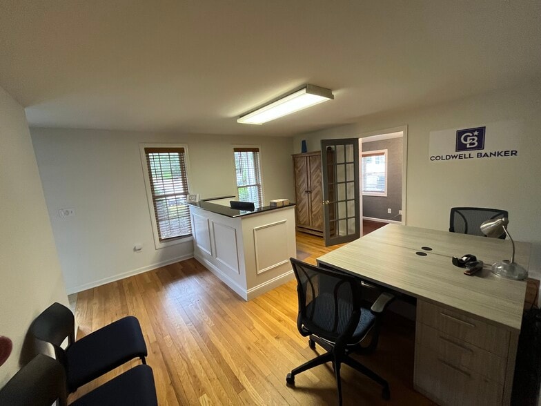 142 Queen St, Southington, CT for sale - Building Photo - Image 3 of 7