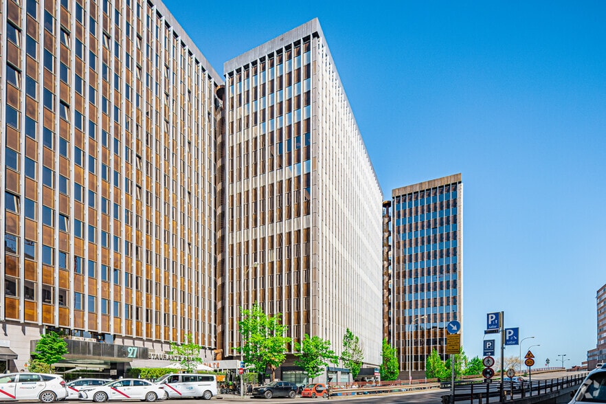 Calle de Agustín de Foxá, 29, Madrid, Madrid for lease - Primary Photo - Image 1 of 10