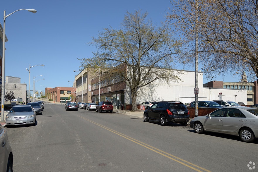 30-44 East Ave, Pawtucket, RI for lease - Building Photo - Image 3 of 20