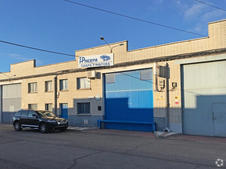 Calle Río Alberche, 12, Humanes de Madrid, Madrid à vendre - Photo du bâtiment - Image 2 de 2