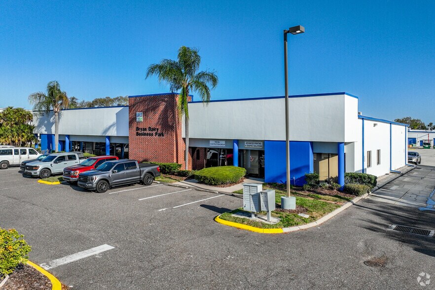 7201-7243 Bryan Dairy Rd, Largo, FL à louer - Photo principale - Image 1 de 30