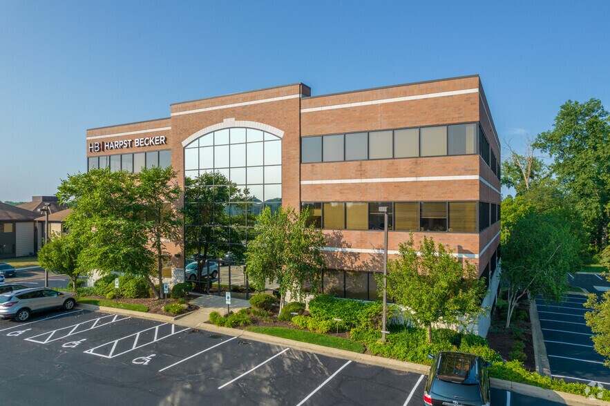 1559 Corporate Woods Pky, Uniontown, OH for lease - Building Photo - Image 2 of 7