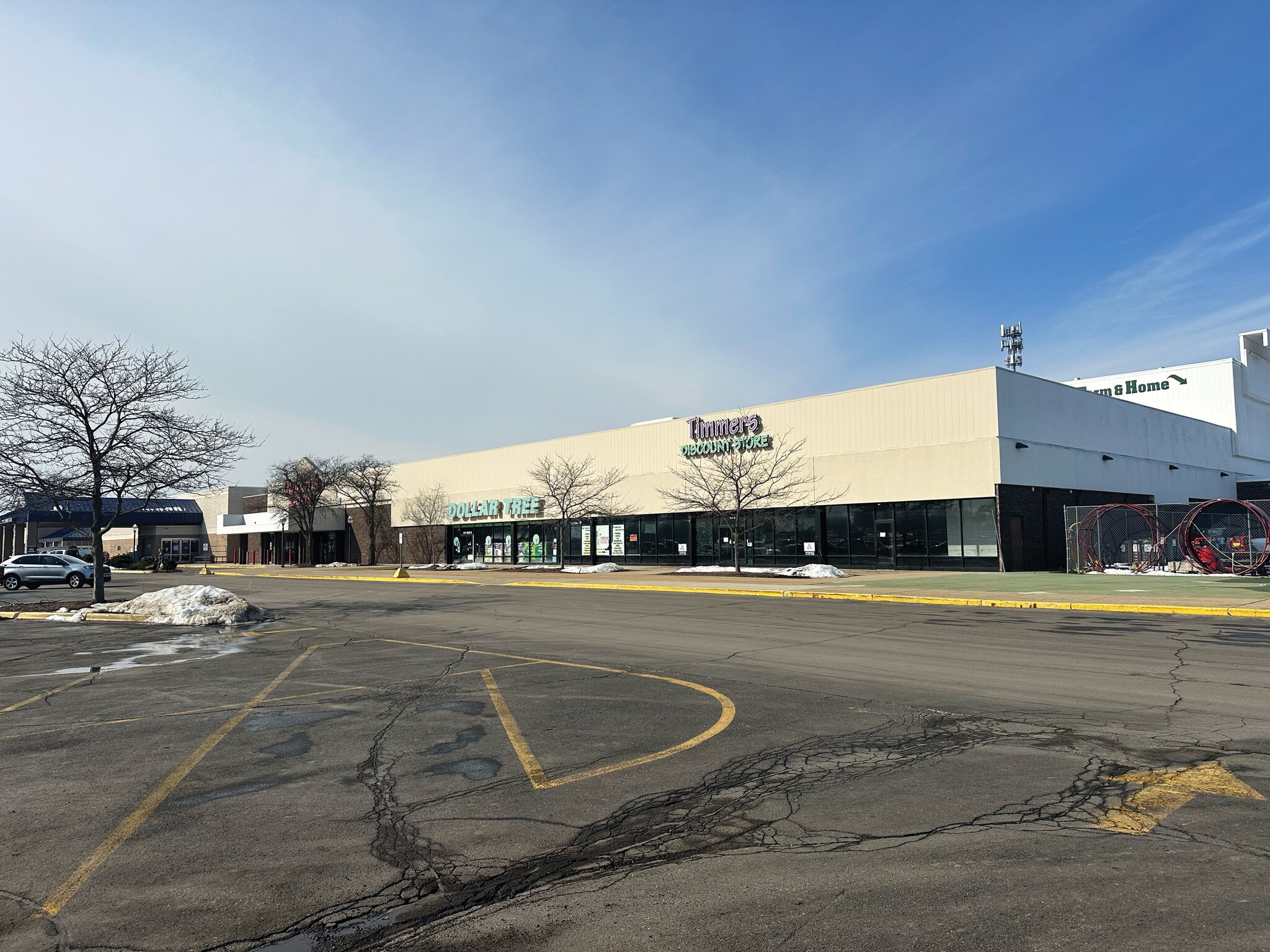 4311-4325 Plainfield Ave NE, Grand Rapids, MI for lease Primary Photo- Image 1 of 5