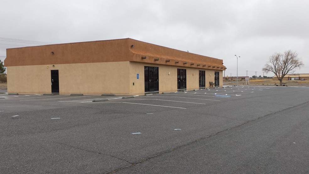 2360 E Calvada Blvd, Pahrump, NV à vendre - Photo du b timent - Image 3 de 8