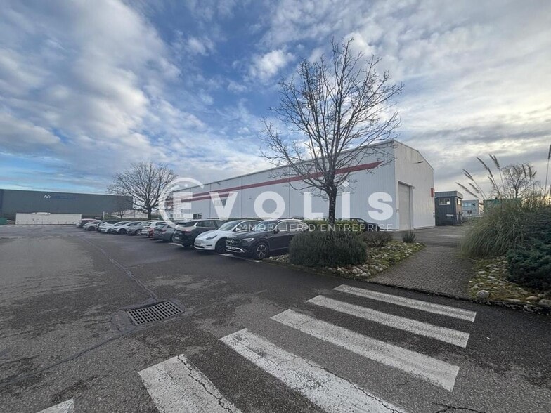 39 Rue Ampère, Chassieu for sale - Building Photo - Image 3 of 19