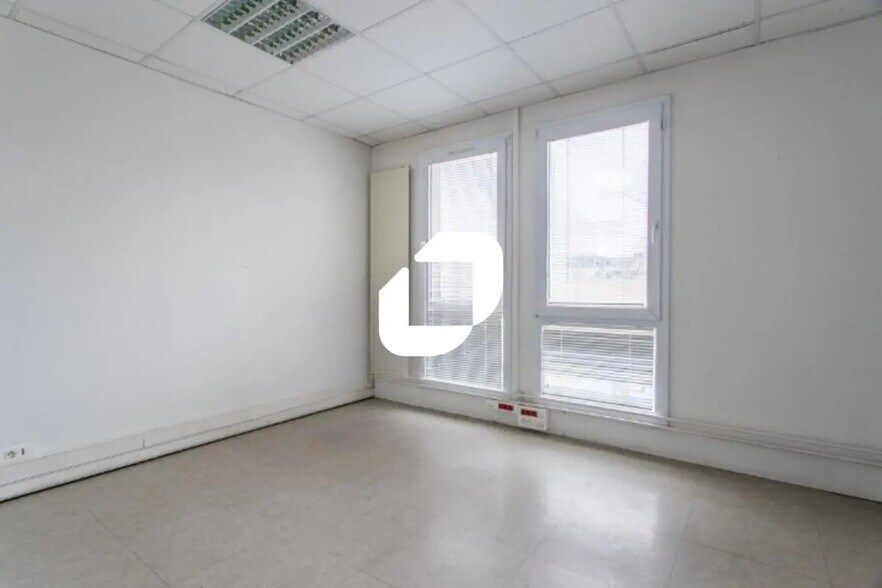 Bureau dans Savigny-le-Temple à louer - Photo intérieure - Image 2 de 8