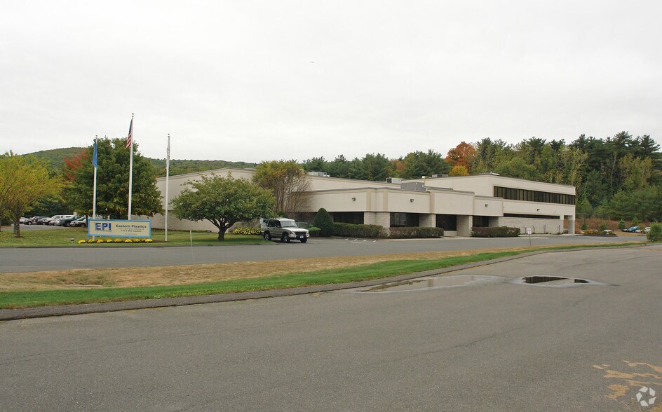110 Halcyon Dr, Bristol, CT à vendre - Photo principale - Image 1 de 3