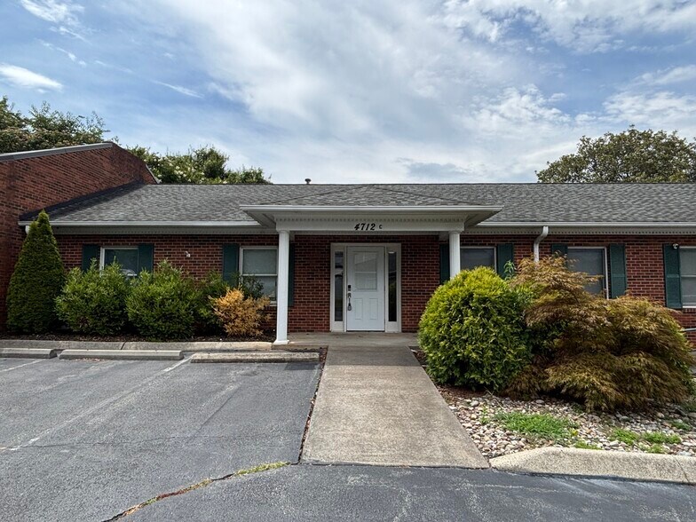 4712 Country Club Rd, Winston-Salem, NC à louer - Photo du bâtiment - Image 2 de 15