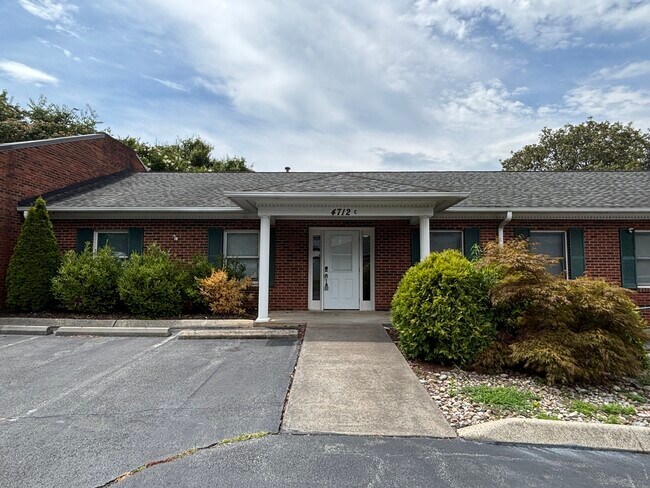 More details for 4712 Country Club Rd, Winston-Salem, NC - Office for Sale