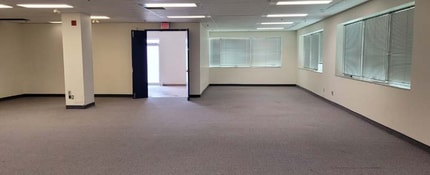 505 March Rd, Ottawa, ON à louer Photo intérieure- Image 2 de 3