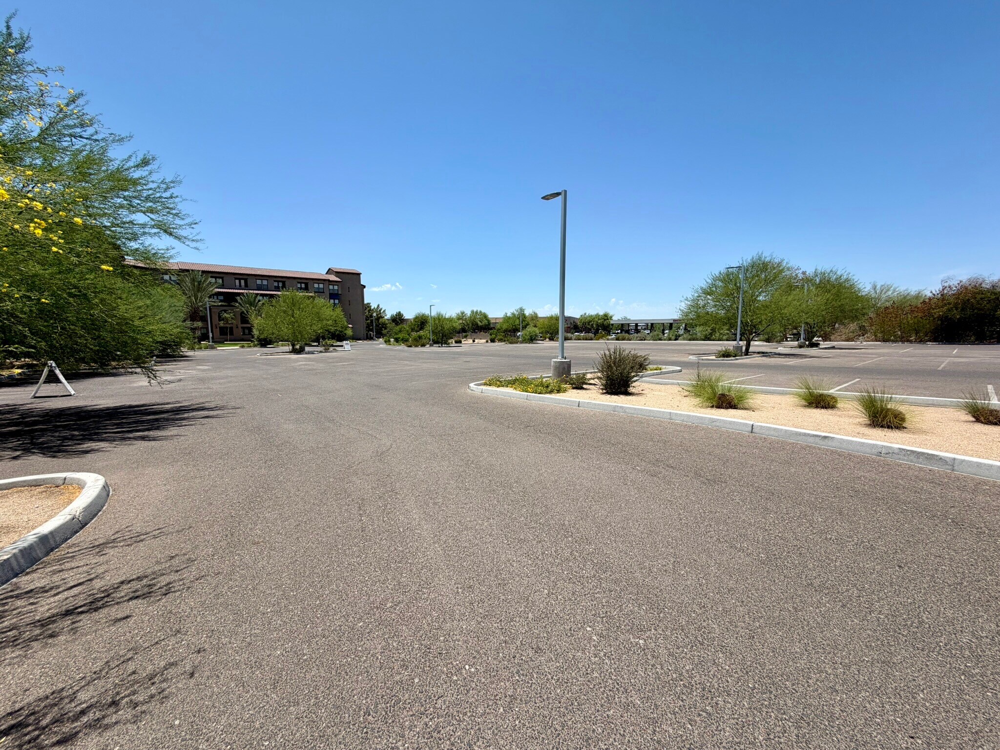 15301 N Hayden Rd, Scottsdale, AZ à louer Photo du bâtiment- Image 1 de 5