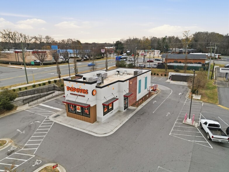 6113 The Plaza Charlotte, NC 28215, Charlotte, NC à vendre - Photo du bâtiment - Image 2 de 22