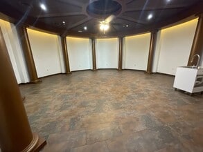 4747 Pioneers Blvd, Lincoln, NE for lease Building Photo- Image 2 of 3