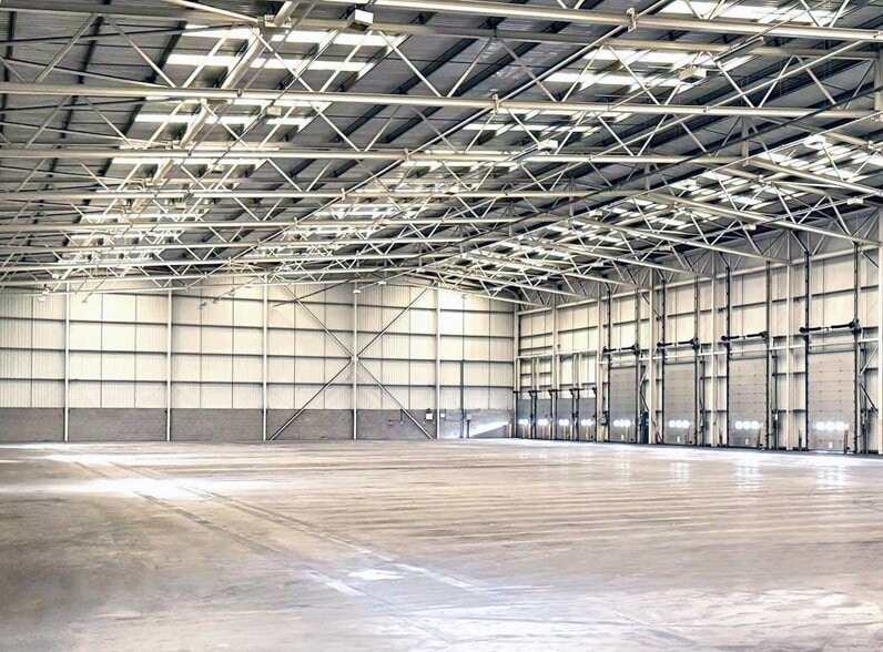 11 Poplar Way E, Avonmouth à louer - Photo du bâtiment - Image 1 de 4