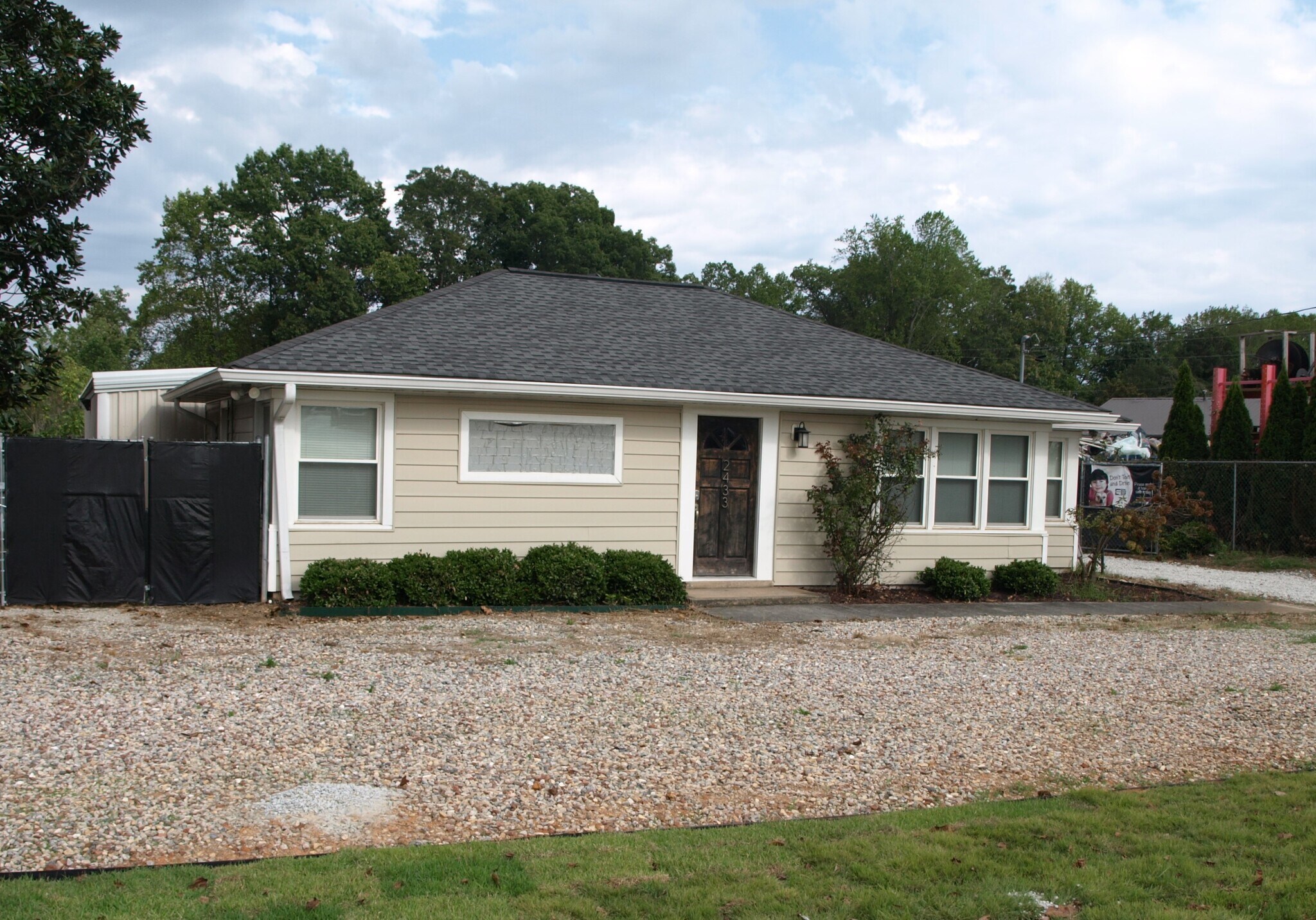 2433 Ventura Pl, Smyrna, GA à vendre Photo du bâtiment- Image 1 de 18