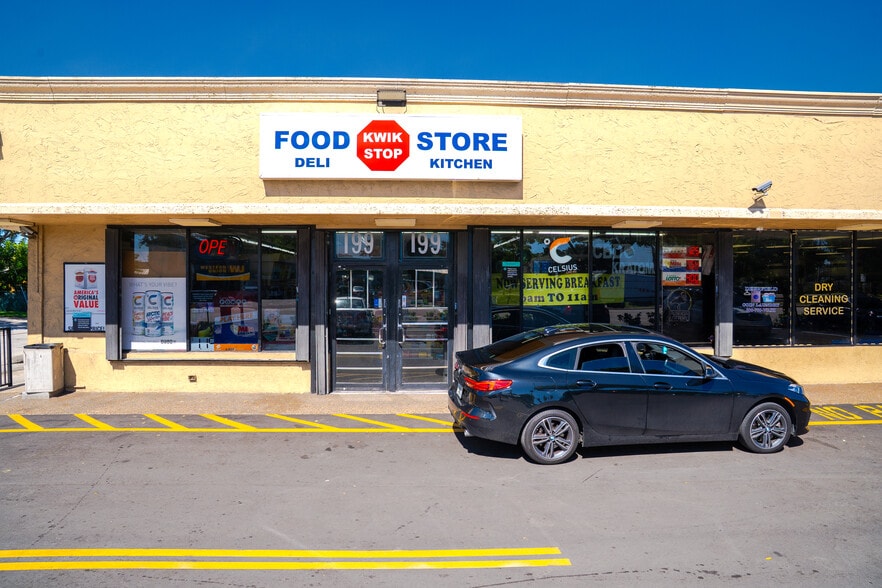 159-199 W Hillsboro Blvd, Deerfield Beach, FL for lease - Building Photo - Image 2 of 20