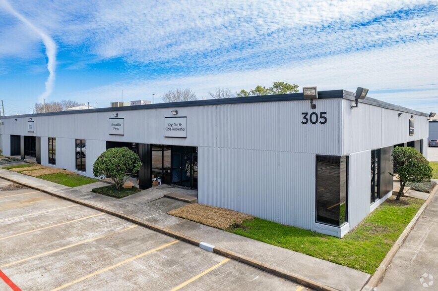 301 Wells Fargo Dr, Houston, TX à louer - Photo du bâtiment - Image 1 de 9