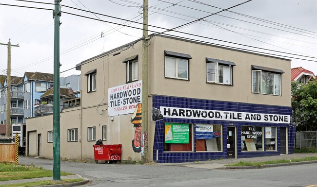 Plus de détails pour 636 Commercial Dr, Vancouver, BC - Commerce de détail à louer