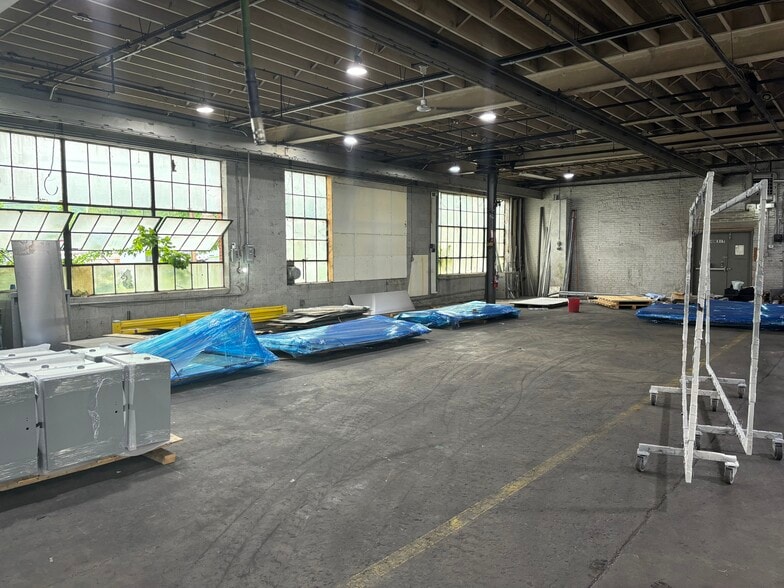 302 S 4th St, Emmaus, PA for lease - Building Photo - Image 2 of 6