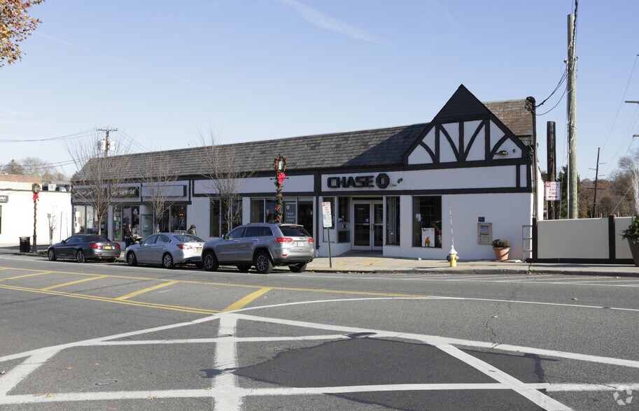 330-346 Plandome Rd, Manhasset, NY à vendre - Photo du bâtiment - Image 3 de 4