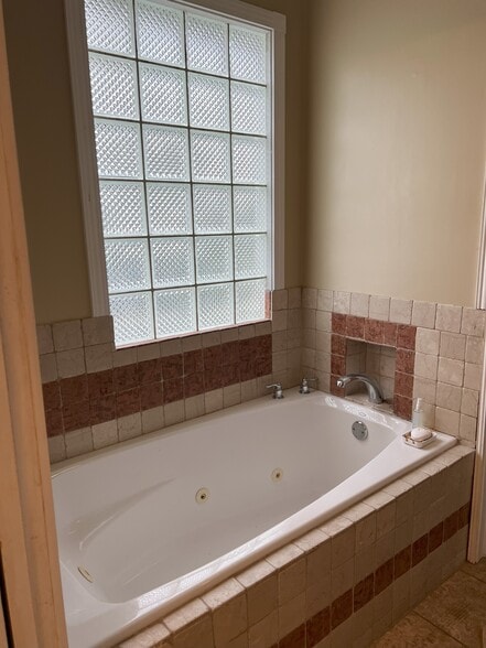 28-BEDS NEAR SYRACUSE UNIVERSITY portfolio of 4 properties for sale on LoopNet.ca - Building Photo - Image 3 of 7