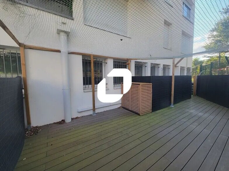 Office in Orsay for lease - Building Photo - Image 1 of 12