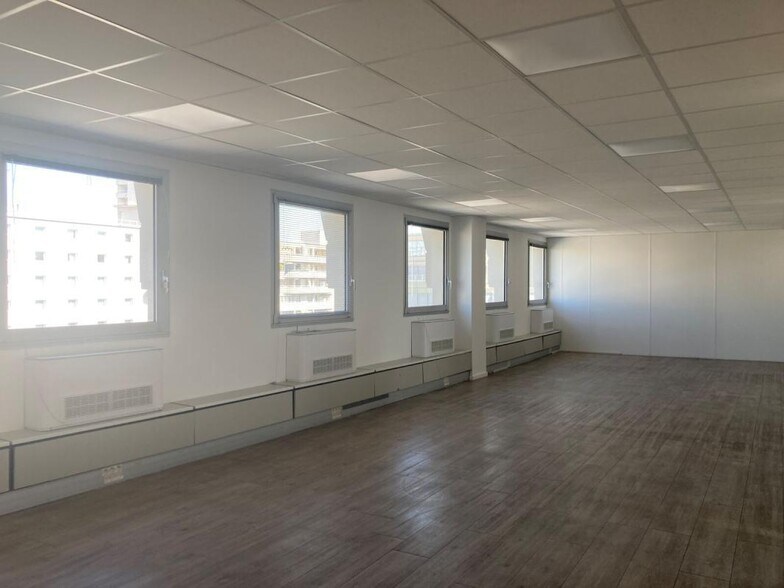 6 Place Charles Hernu, Villeurbanne for lease - Building Photo - Image 3 of 6