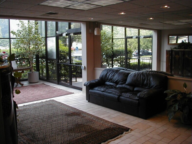 1 Morton Dr, Charlottesville, VA for lease - Building Photo - Image 2 of 4