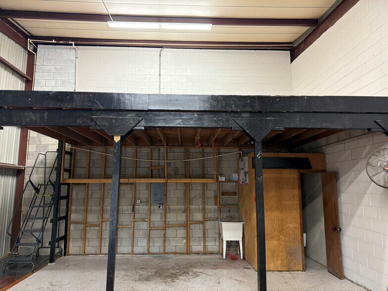 3903 Industry Blvd, Lakeland, FL à louer - Photo du bâtiment - Image 3 de 7
