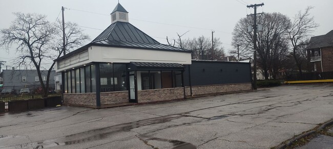 Plus de détails pour 12716 Buckeye Rd, Cleveland, OH - Commerce de détail à vendre