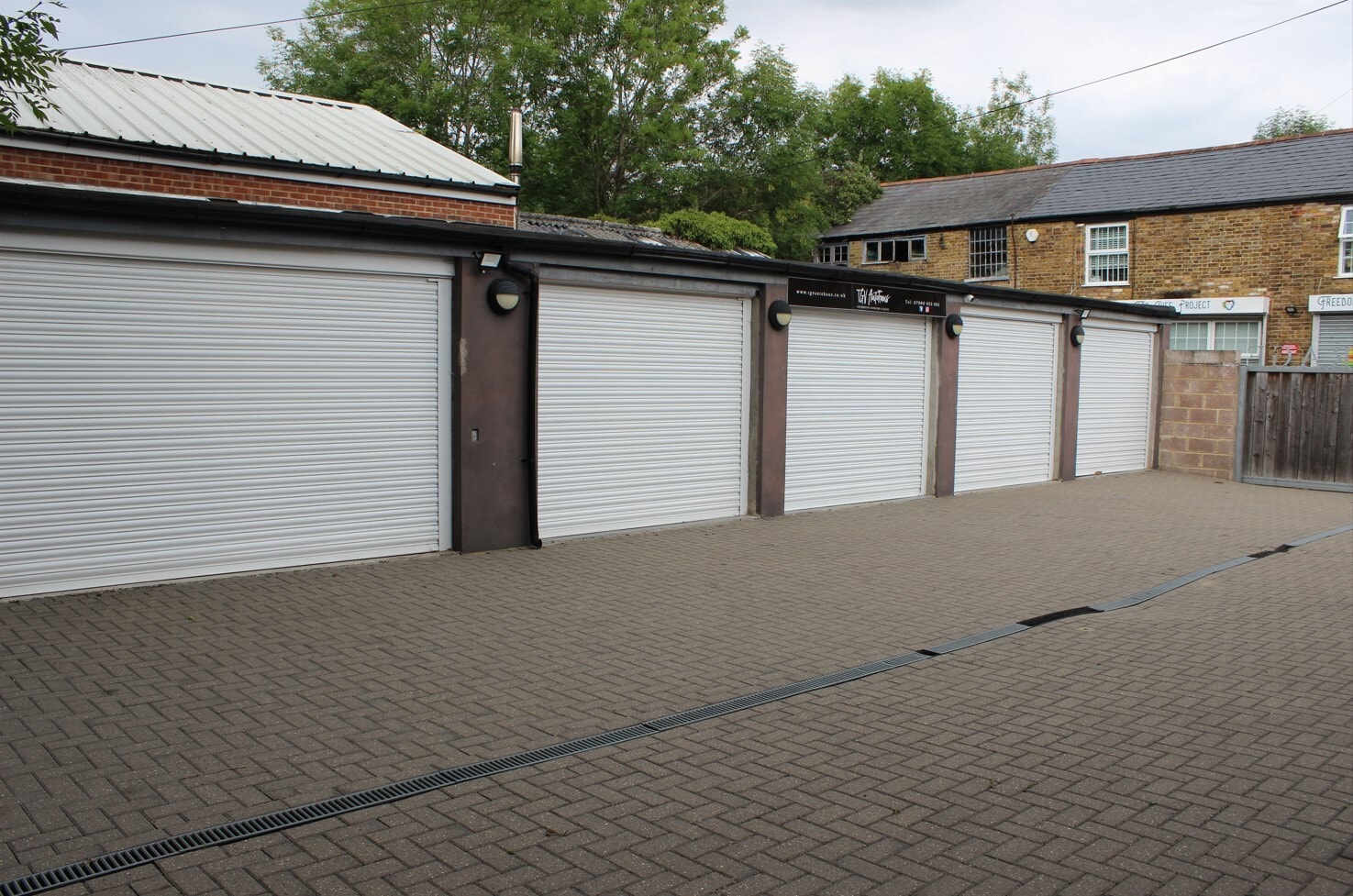 Cooks Garages Forge Lane, Northwood for lease Primary Photo- Image 1 of 8