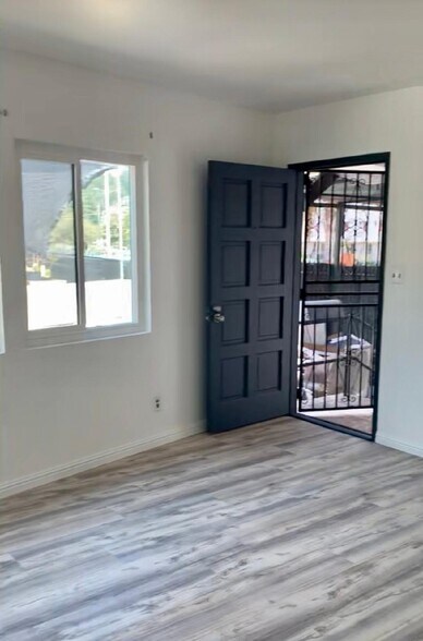 4203 N Huntington Dr, Los Angeles, CA à vendre - Photo du bâtiment - Image 2 de 36