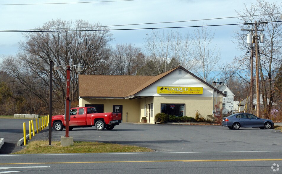 291 N Comrie Ave, Johnstown, NY à vendre - Photo du bâtiment - Image 2 de 24