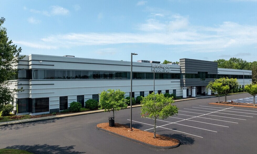9 Industrial Rd, Milford, MA à vendre - Photo du bâtiment - Image 1 de 17