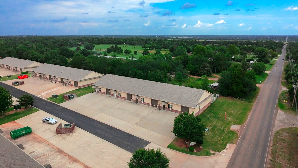 7042 Highwater Cir, Edmond, OK à louer - Photo du bâtiment - Image 3 de 13