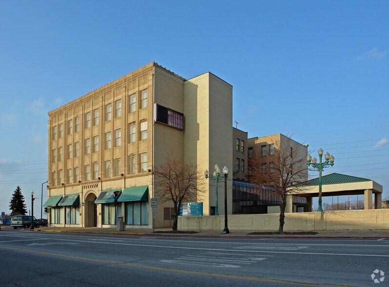 301 Broadway, Lorain, OH à louer - Photo du bâtiment - Image 2 de 138