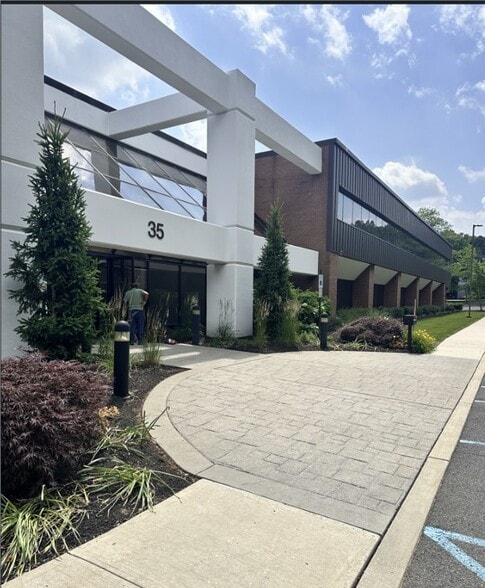 35 Technology Dr, Warren, NJ for lease - Building Photo - Image 3 of 7