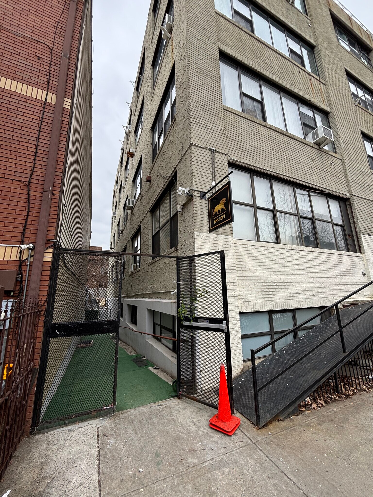 1085 Willoughby Ave, Brooklyn, NY for lease Primary Photo- Image 1 of 9
