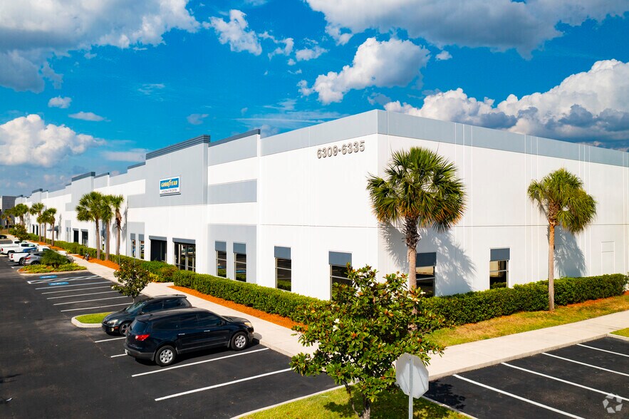 6307-6335 Pelican Creek Cir, Riverview, FL à louer - Photo du bâtiment - Image 2 de 8