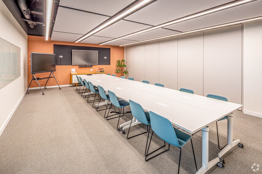 25 Wilton Rd, London for lease - Interior Photo - Image 3 of 17