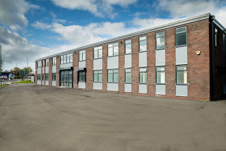 11 Pontefract Ln, Leeds à louer - Photo du bâtiment - Image 1 de 10